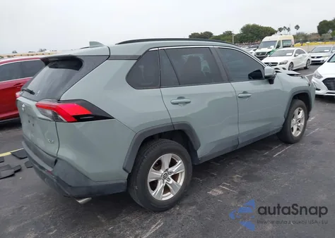 2021 Toyota Rav4 Xle z USA, uszkodzony, nr VIN 2T3W1RFV8MW123349